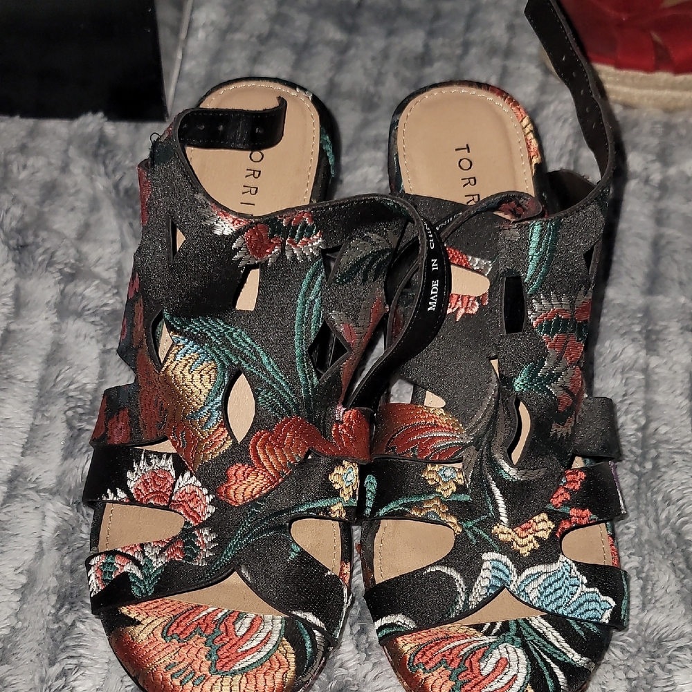 Torrid Women's Floral Black Sandals